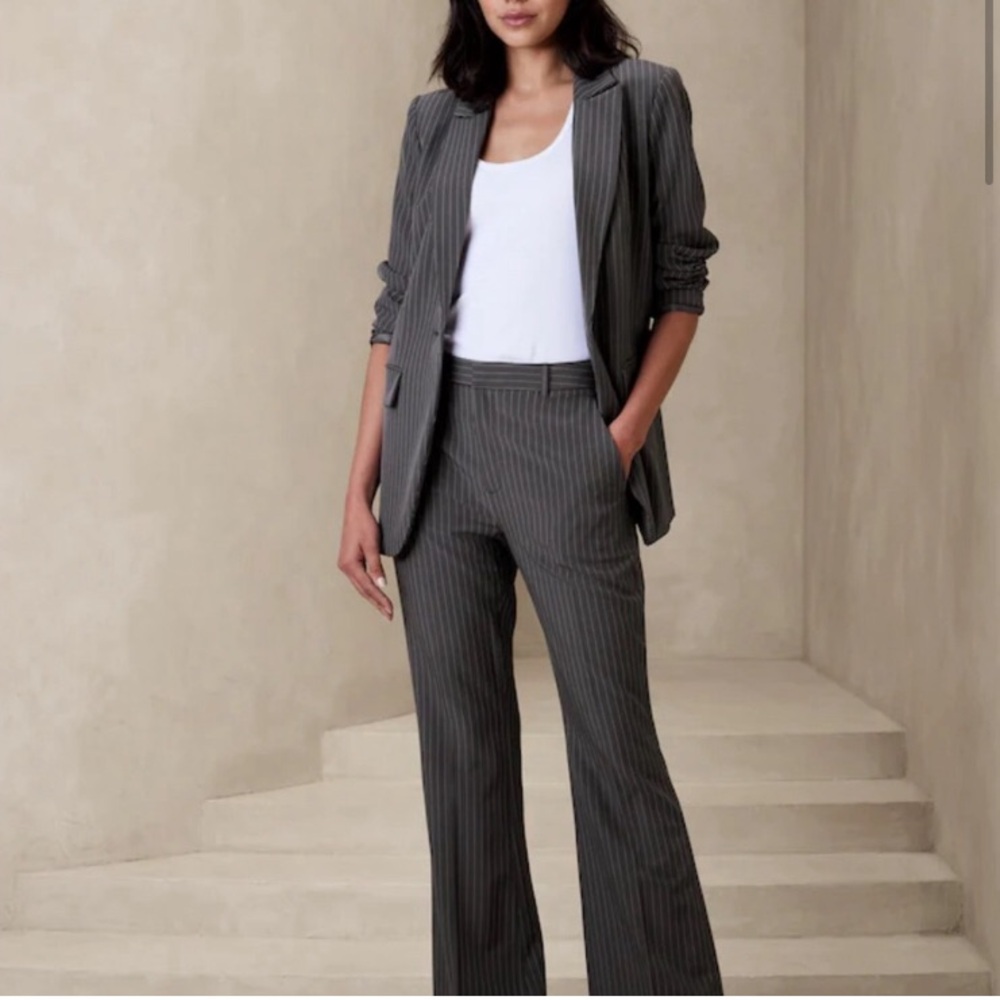 Banana Republic Sculpted Straight Pant Grey Stripe